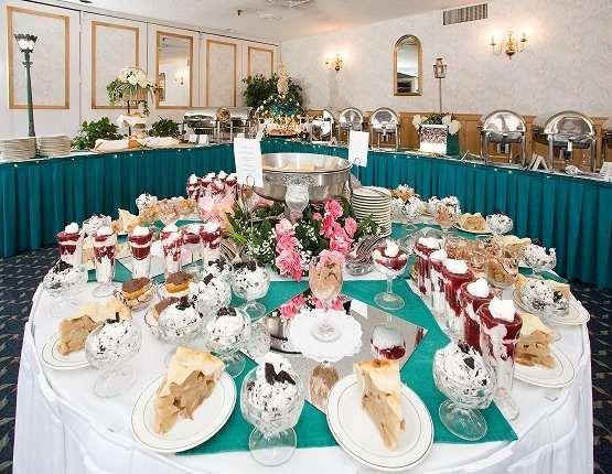 Town & Country Inn & Resort Gorham Restoran gambar